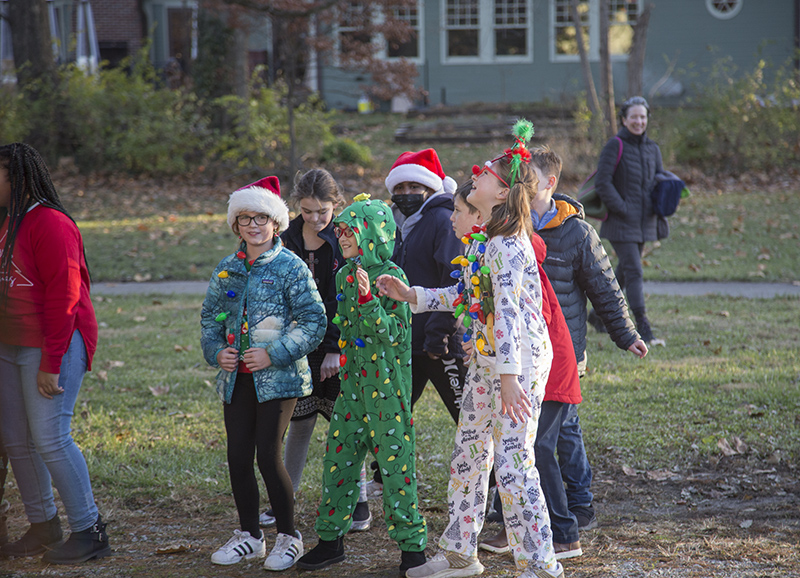 Random Rippling - Alice Carter Place tree lighting