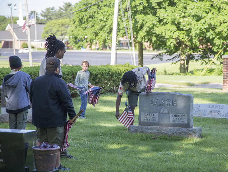 Random Rippling - Scouts decorate veteran's graves