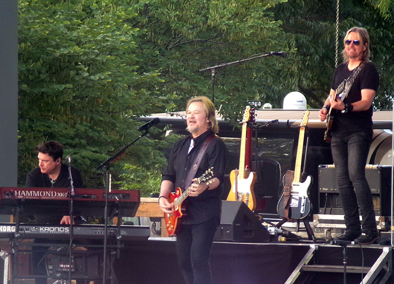 Travis Tritt on the Free Stage