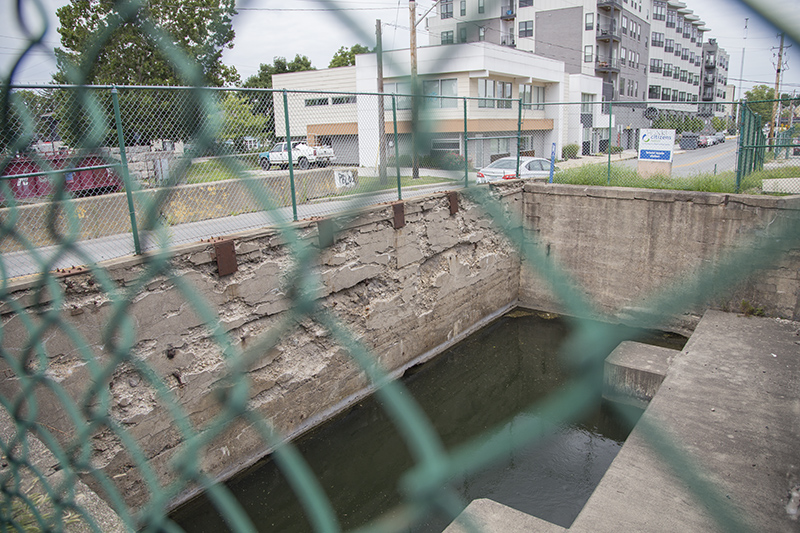 The east (river facing) face of the current Westfield bridge