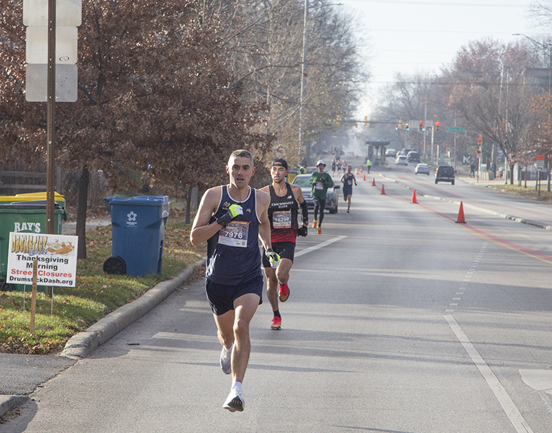 Here come the leaders to the 4 mile point