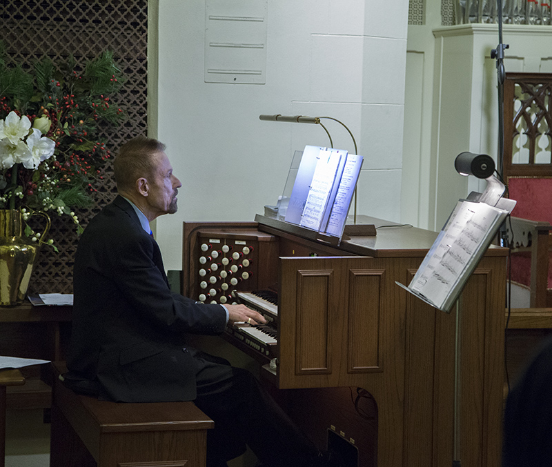 The pipe organ played by Dave Graf