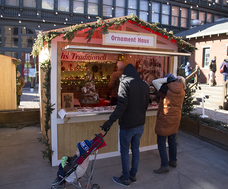 Random Rippling - Athenaeum Christkindlmarkt