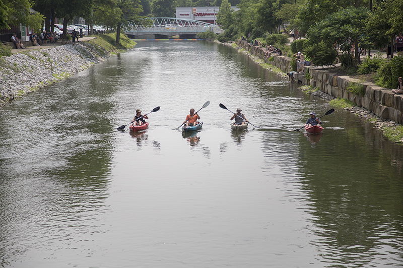The kayakers are ready for the start