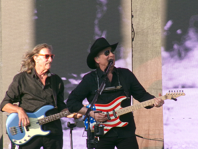 Clint Black on the Free Stage