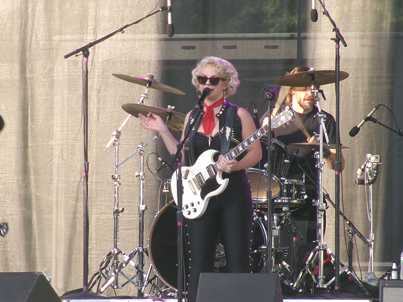 Samantha Fish featuring Jesse Dayton on the Free Stage