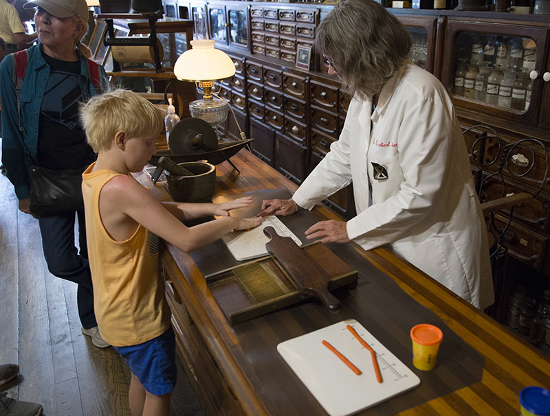 Pill rolling demonstration