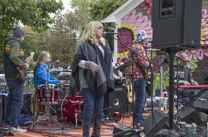 Random Rippling - Flower Alley Revival