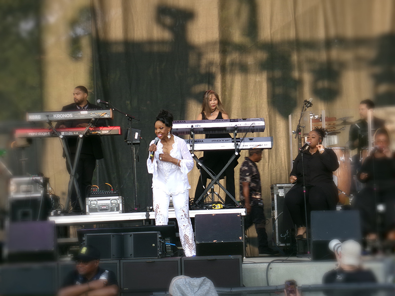 Gladys Knight on the Free Stage