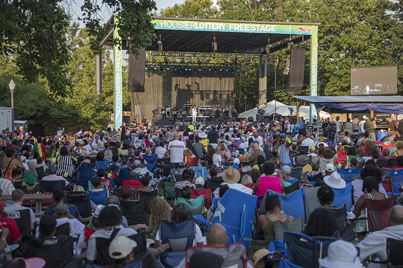 A tremendous crowd for Gladys Knight