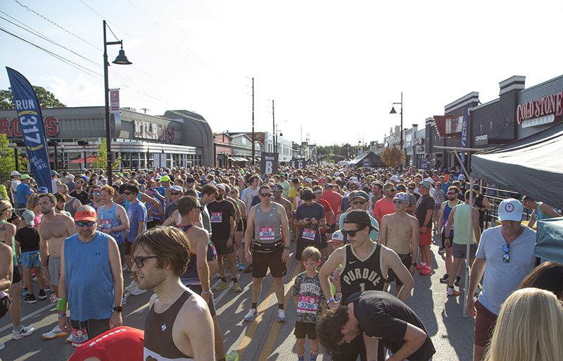 Runners gathering at their wave markers