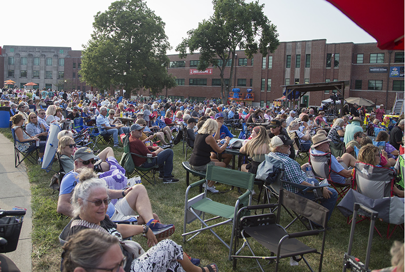 Big crowd for Three Dog Night on the Free Stage