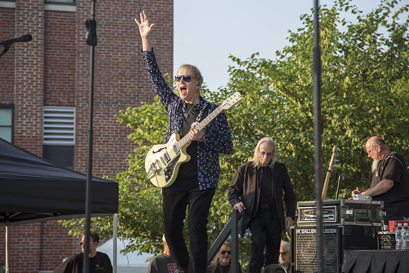 Guitarist Paul Kingery