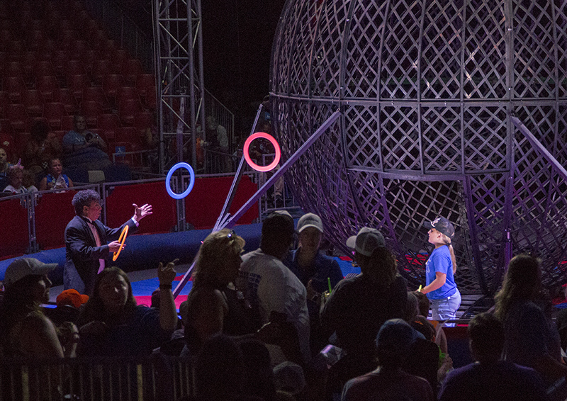 An audience member got in on the juggling!