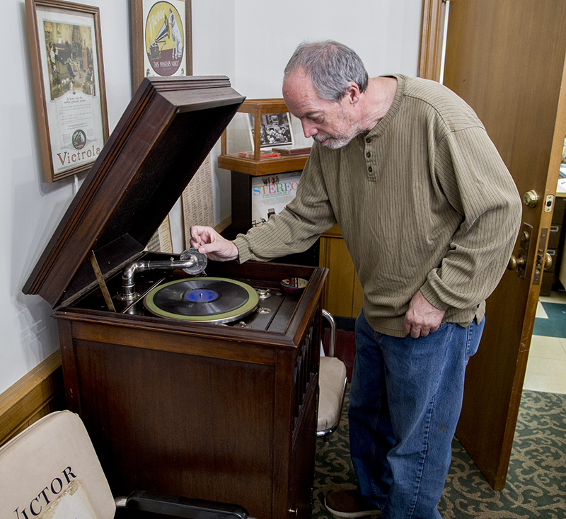 Rick Wilkerson spins up an original Starr record player from Richmond, Indiana.