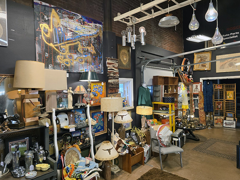 Random Rippling - Corner Bazaar to close