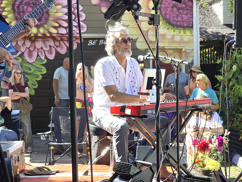 Random Rippling - Flower Alley Revival