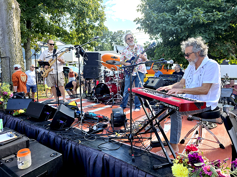Random Rippling - Flower Alley Revival