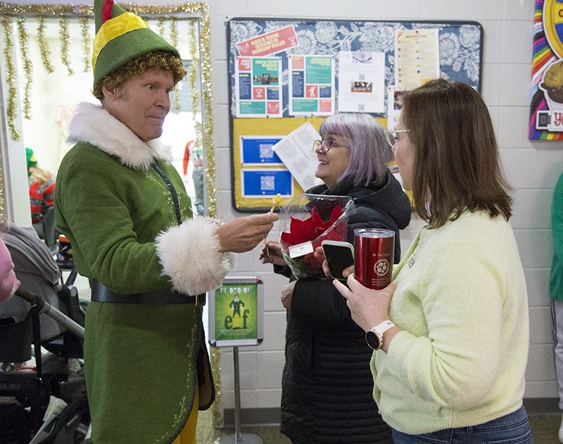 Random Rippling - Buddy the Elf at St. Paul's