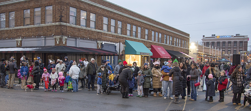 Random Rippling - Broad Ripple Lights Up