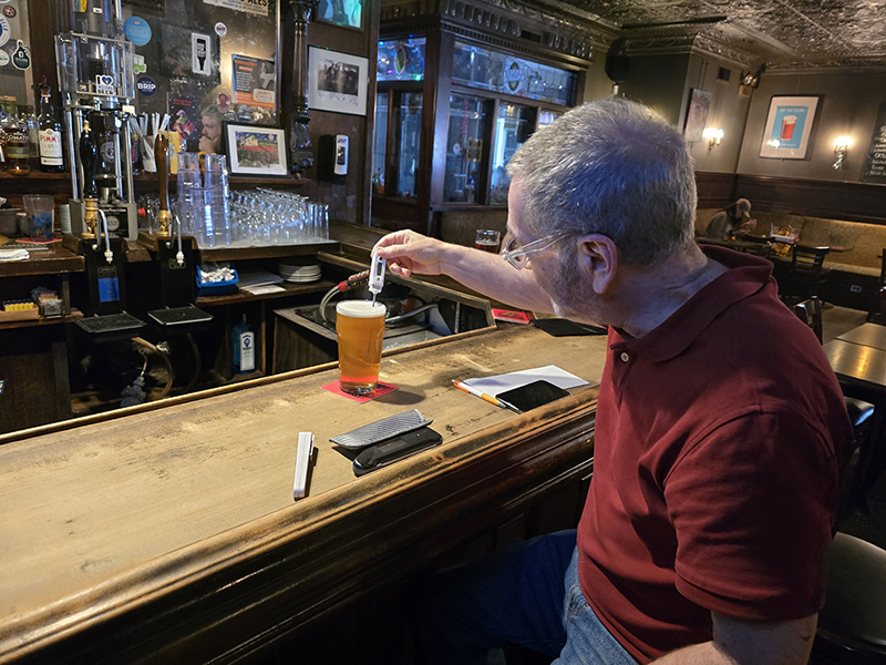 Steve Hamburg from Cask Marque measuring serving temperature