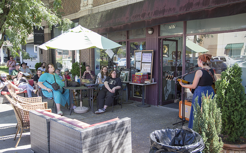 Random Rippling - Songwriters Show at Different Beat