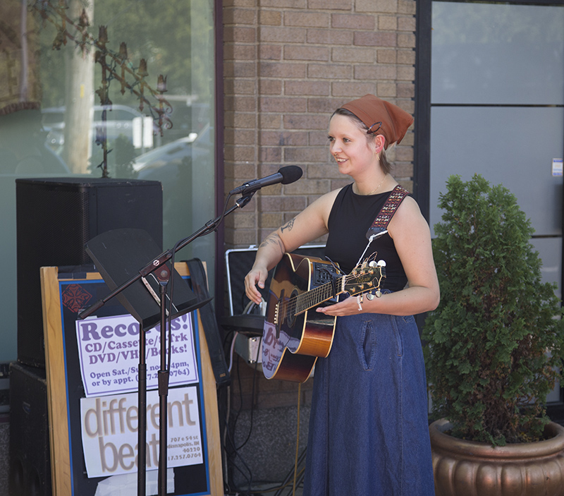 Random Rippling - Songwriters Show at Different Beat