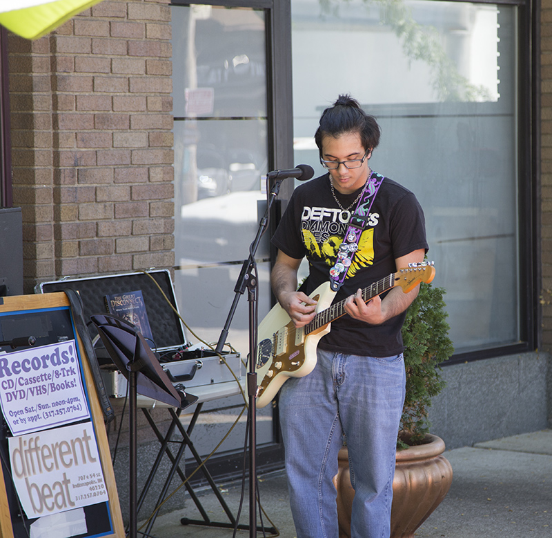 Random Rippling - Songwriters Show at Different Beat