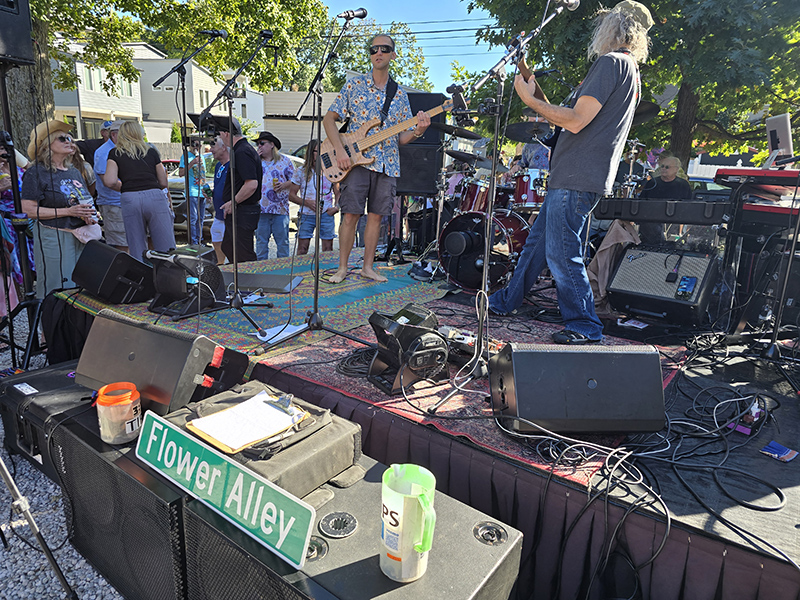Random Rippling - Flower Alley Revival
