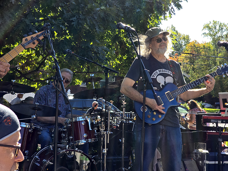 Random Rippling - Flower Alley Revival